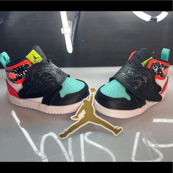 🚀Sky Jordan Composition Notebook- Laser Crimson🚀 - Picture 3 of 4